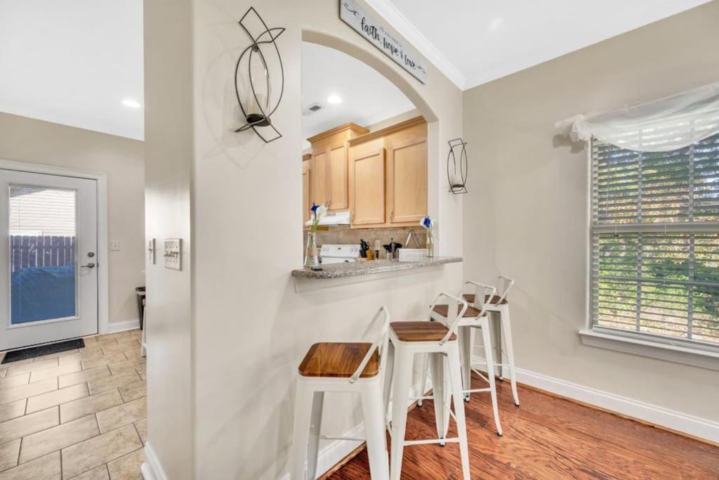 Вилла Cozy 2B Townhouse King Bed Free Parking Tv In Brs Конкорд Экстерьер фото
